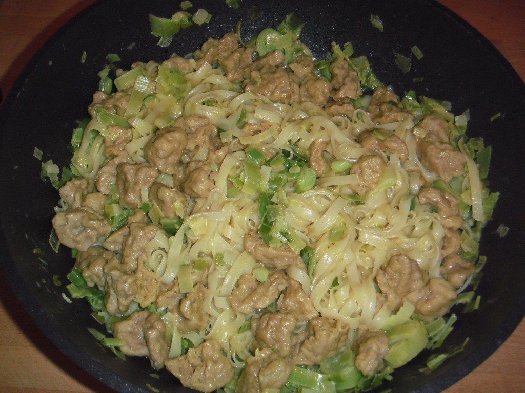 Rezept für Seitan mit Gemüse und Pad Thai Nudeln